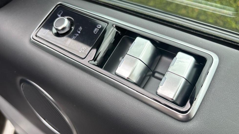Land Rover Range Rover Sport 3.0 SDV6 Autobiography Dynamic 5dr Auto Diesel Estate - Image 33