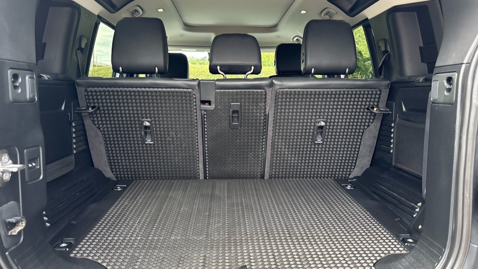 Land Rover Defender 2.0 D240 First Edition 110 5dr Auto Diesel Estate - Image 10