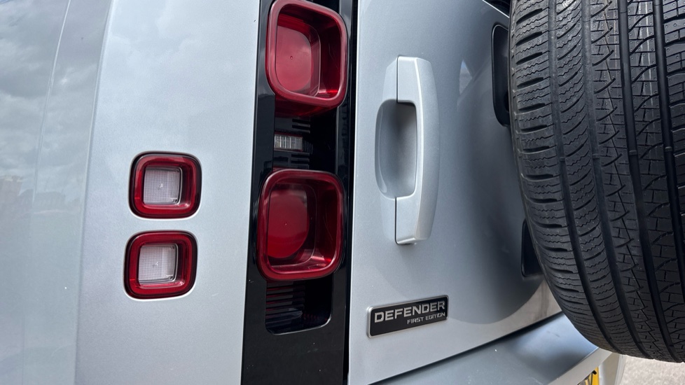 Land Rover Defender 2.0 D240 First Edition 110 5dr Auto Diesel Estate - Image 19