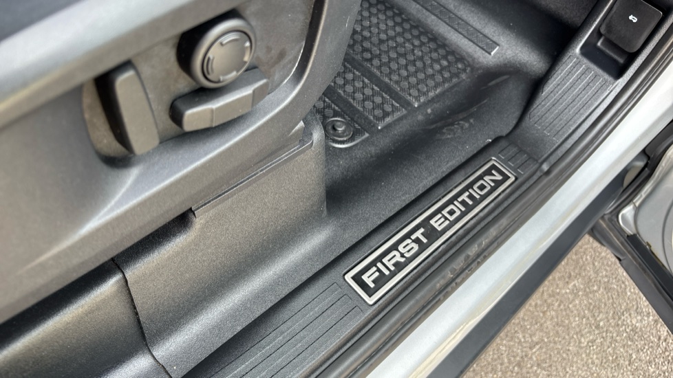 Land Rover Defender 2.0 D240 First Edition 110 5dr Auto Diesel Estate - Image 27