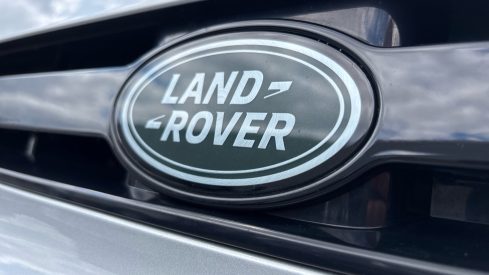 Land Rover Defender 2.0 D240 First Edition 110 5dr Auto Diesel Estate - Image 40