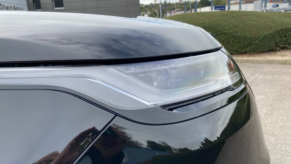 Land Rover Range Rover Velar 2.0 D200 MHEV Dynamic SE 5dr Auto Diesel Estate - Image 17