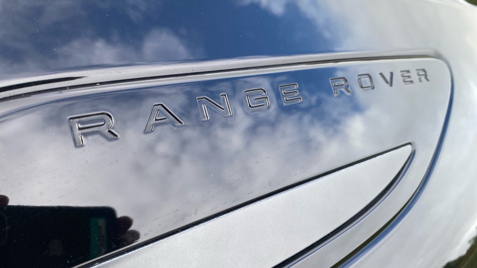 Land Rover Range Rover Velar 2.0 D200 MHEV Dynamic SE 5dr Auto Diesel Estate - Image 24