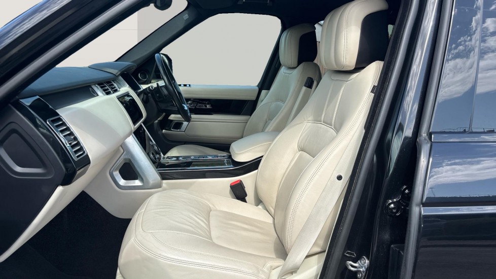 Land Rover Range Rover 4.4 SDV8 Vogue SE 4dr Auto Diesel Estate - Image 3