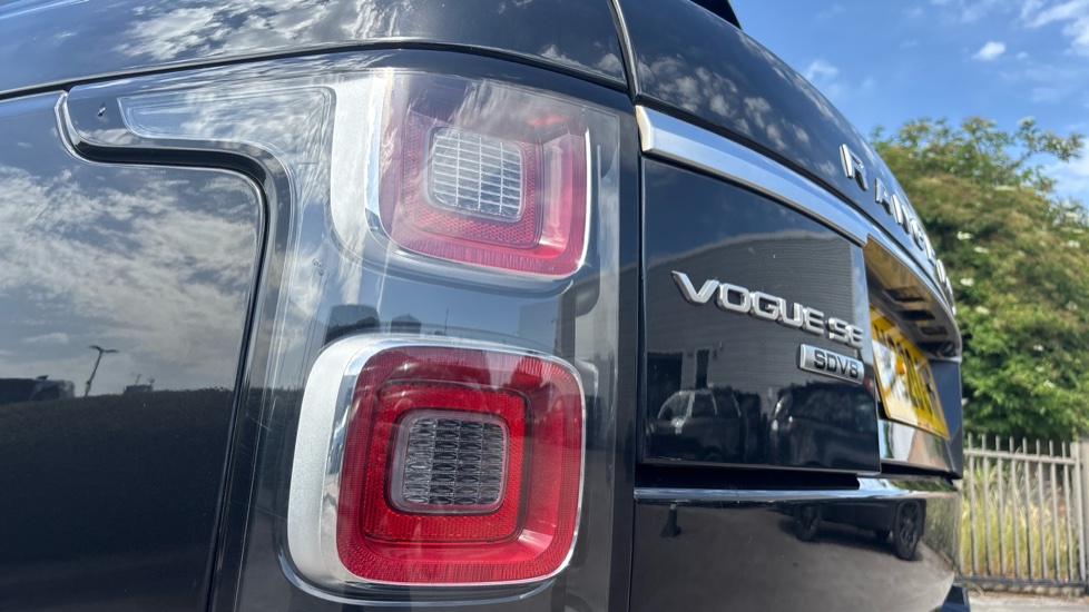Land Rover Range Rover 4.4 SDV8 Vogue SE 4dr Auto Diesel Estate - Image 19