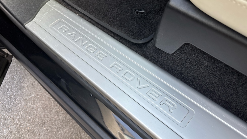 Land Rover Range Rover 4.4 SDV8 Vogue SE 4dr Auto Diesel Estate - Image 37