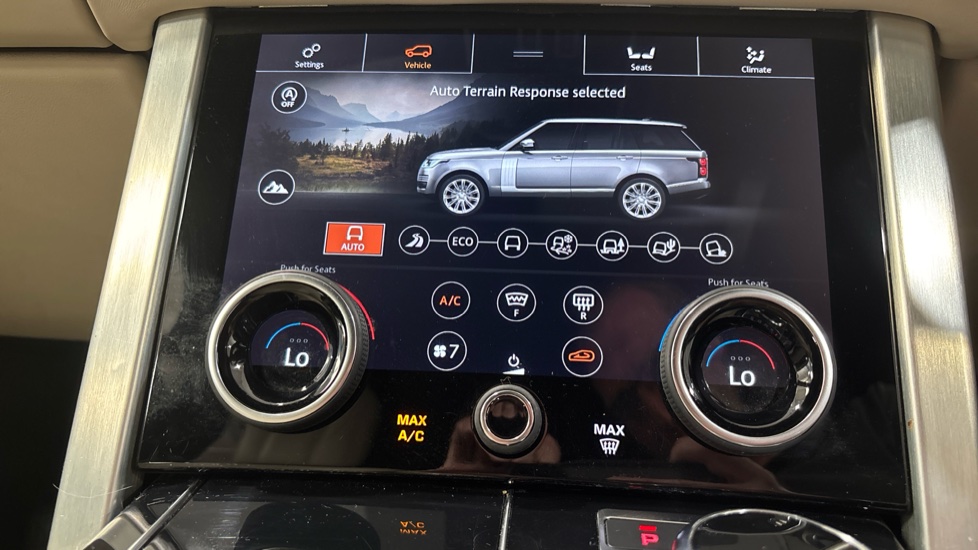Land Rover Range Rover 4.4 SDV8 Vogue SE 4dr Auto Diesel Estate - Image 48