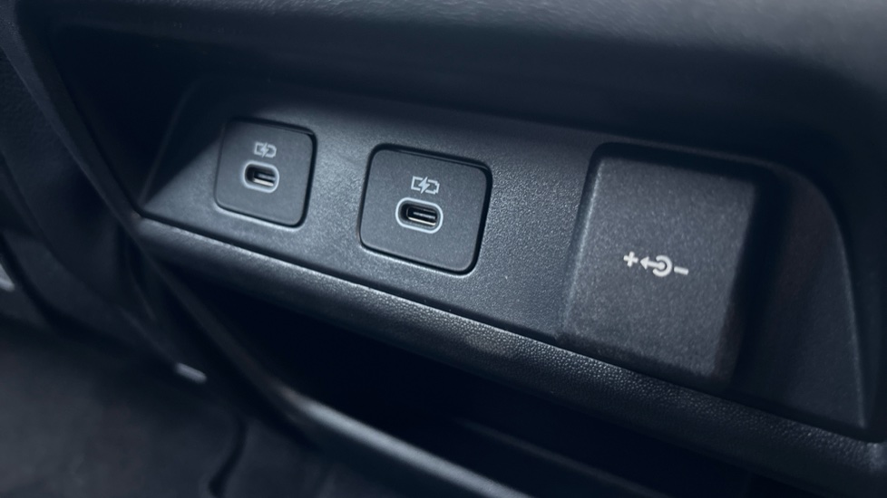 Land Rover Discovery Sport 2.0 D200 Landmark 5dr Auto [7 Seat] Diesel Station Wagon - Image 23