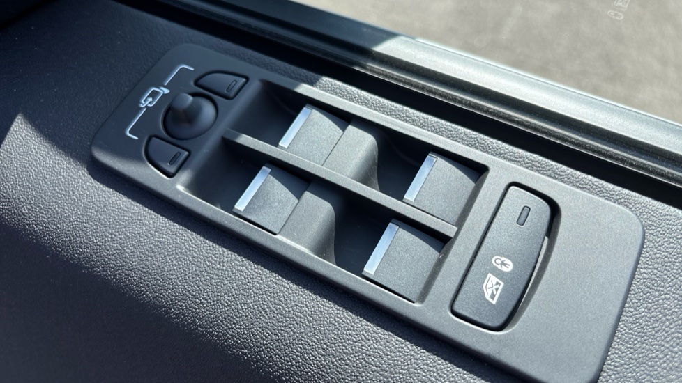 Land Rover Discovery Sport 2.0 D200 Landmark 5dr Auto [7 Seat] Diesel Station Wagon - Image 30