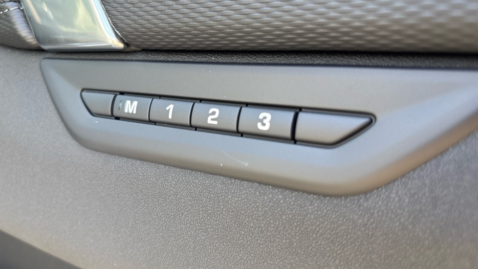 Land Rover Discovery Sport 2.0 D200 Landmark 5dr Auto [7 Seat] Diesel Station Wagon - Image 31