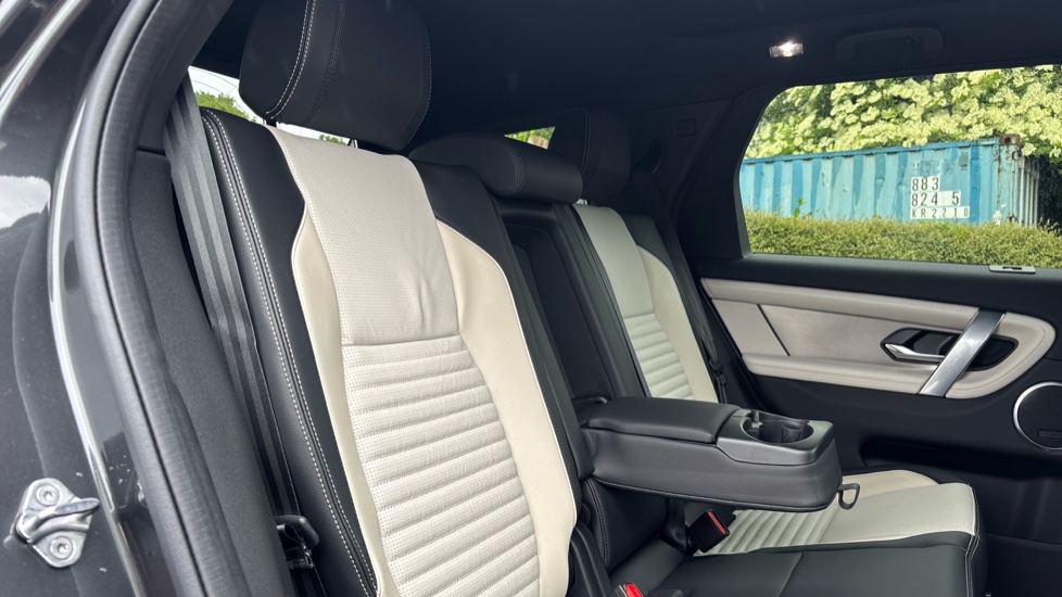 Land Rover Discovery Sport 1.5 P270e Landmark 5dr Auto [5 Seat] Station Wagon - Image 28