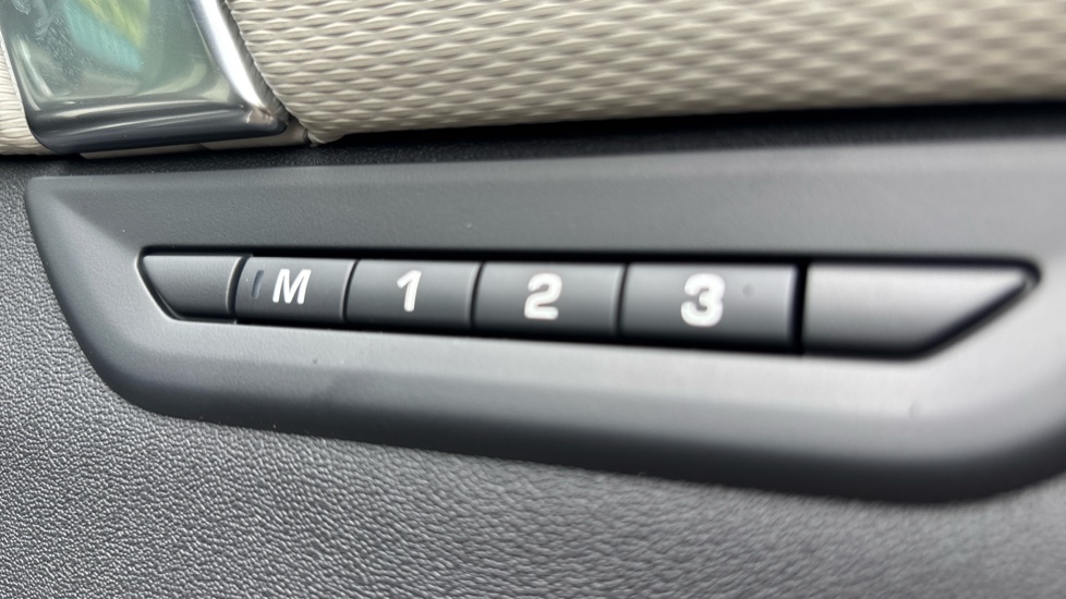 Land Rover Discovery Sport 1.5 P270e Landmark 5dr Auto [5 Seat] Station Wagon - Image 31