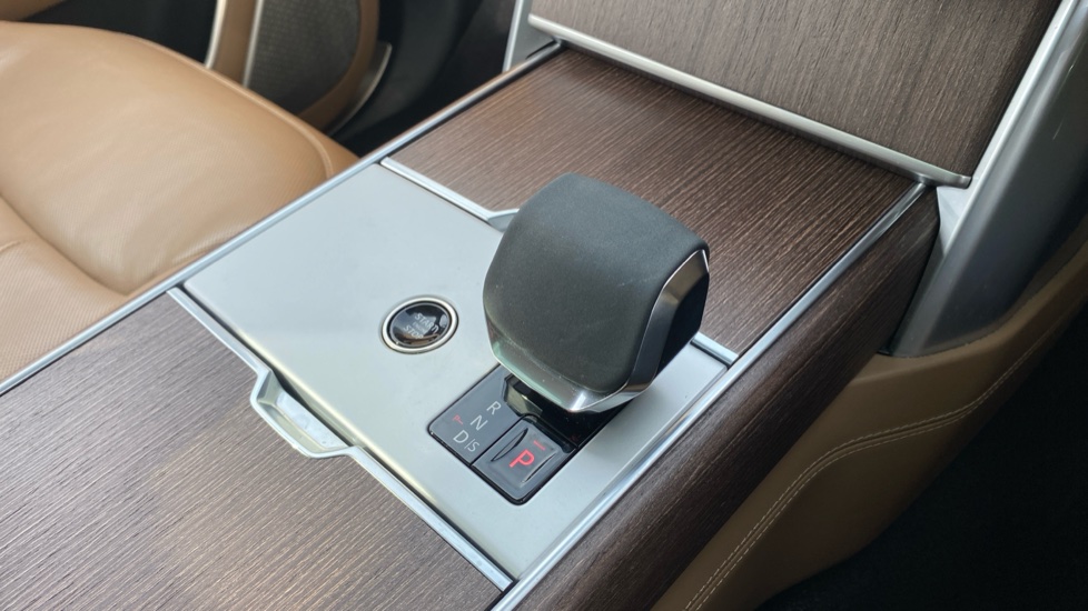 Land Rover Range Rover 3.0 P550e Autobiography 4dr Auto Estate - Image 13