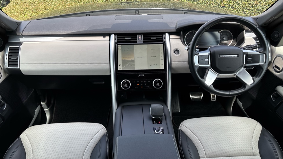 Land Rover Discovery 3.0 D300 R-Dynamic SE 5dr Auto Diesel Station Wagon - Image 9
