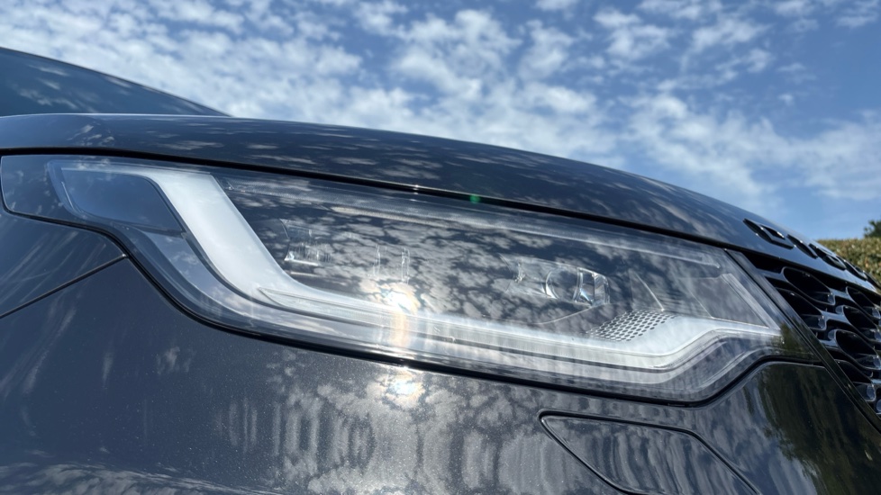 Land Rover Discovery 3.0 D300 R-Dynamic SE 5dr Auto Diesel Station Wagon - Image 17