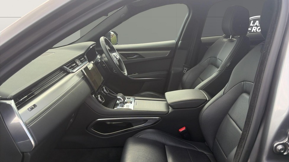 Jaguar F-Pace 3.0 D300 R-Dynamic SE Black 5dr Auto AWD Diesel Estate - Image 3