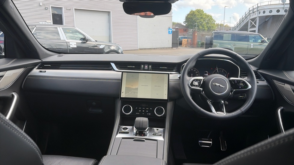 Jaguar F-Pace 3.0 D300 R-Dynamic SE Black 5dr Auto AWD Diesel Estate - Image 9