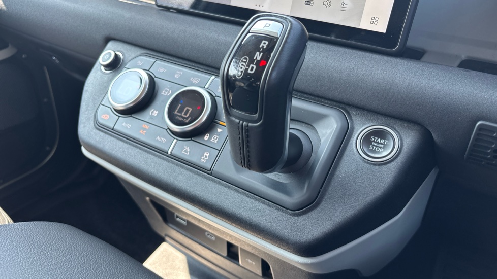 Land Rover Defender 3.0 D250 First Edition 90 3dr Auto [6 Seat] Diesel Estate - Image 13
