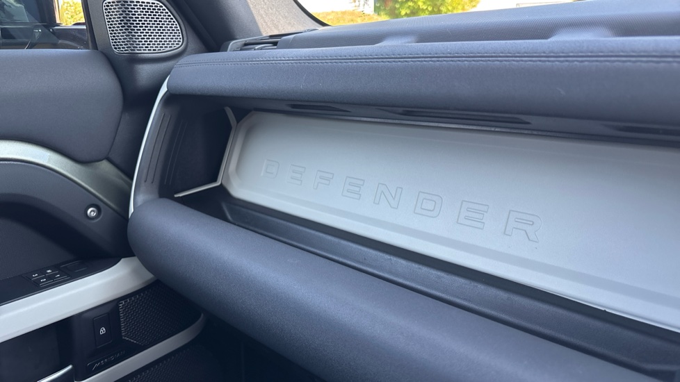 Land Rover Defender 3.0 D250 First Edition 90 3dr Auto [6 Seat] Diesel Estate - Image 23
