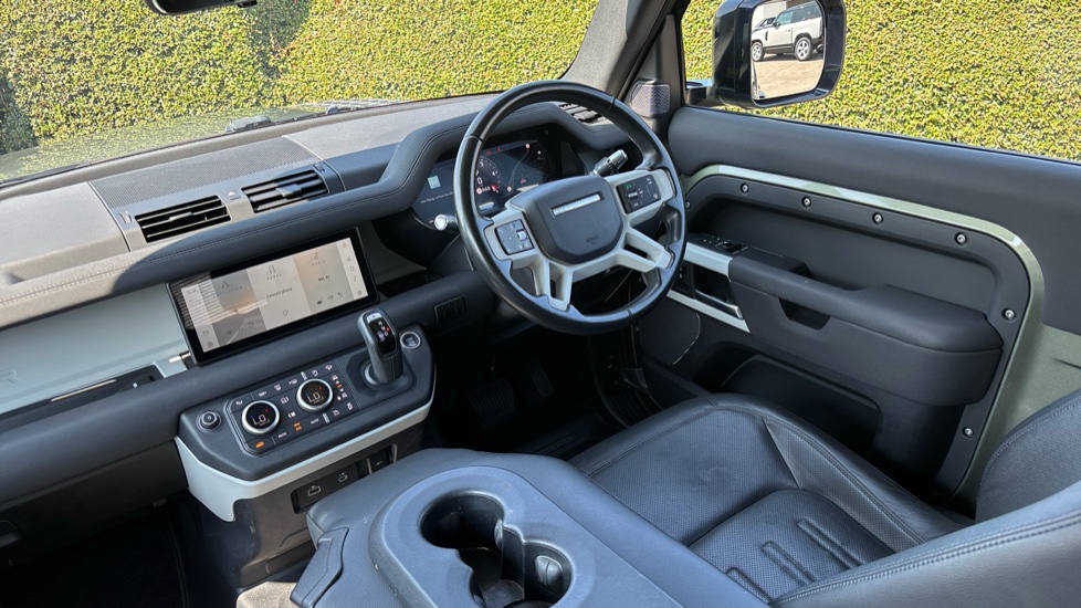 Land Rover Defender 3.0 D250 First Edition 90 3dr Auto [6 Seat] Diesel Estate - Image 26