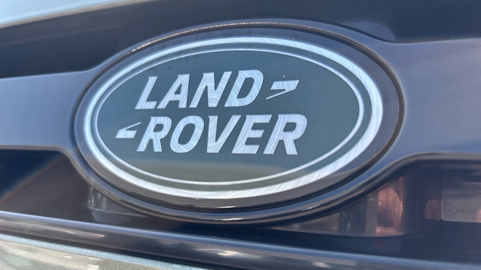 Land Rover Defender 3.0 D250 First Edition 90 3dr Auto [6 Seat] Diesel Estate - Image 41