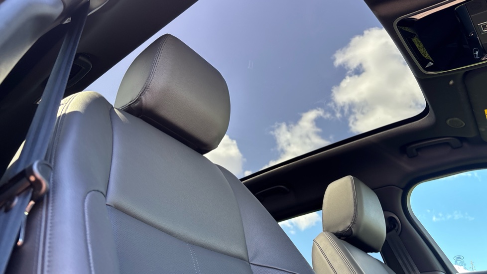 Land Rover Range Rover Velar 2.0 D200 MHEV Dynamic SE 5dr Auto Diesel Estate - Image 20
