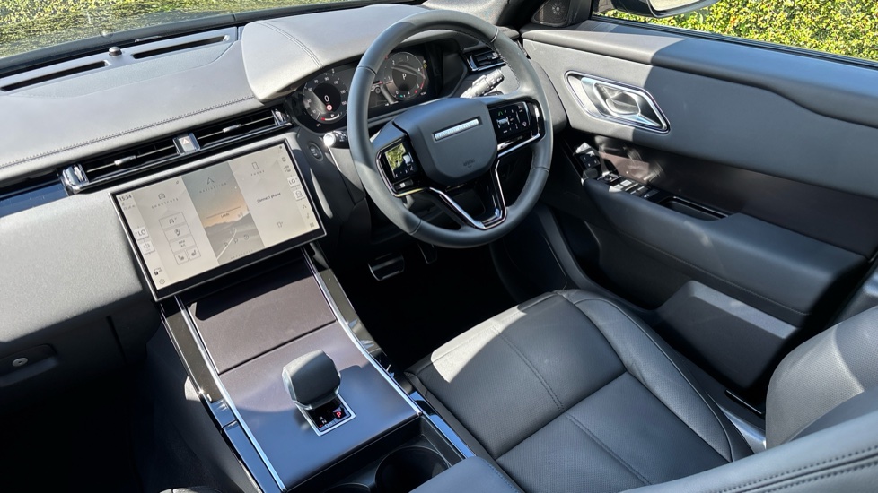 Land Rover Range Rover Velar 2.0 D200 MHEV Dynamic SE 5dr Auto Diesel Estate - Image 24