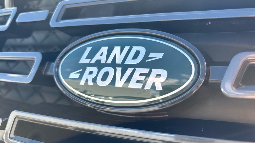 Land Rover Range Rover Velar 2.0 D200 MHEV Dynamic SE 5dr Auto Diesel Estate - Image 36