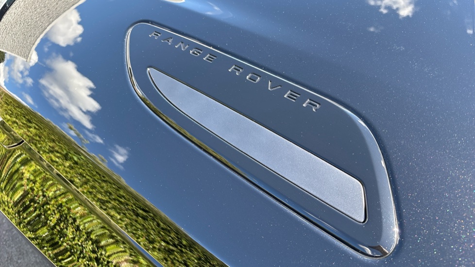 Land Rover Range Rover Velar 2.0 D200 MHEV Dynamic SE 5dr Auto Diesel Estate - Image 38