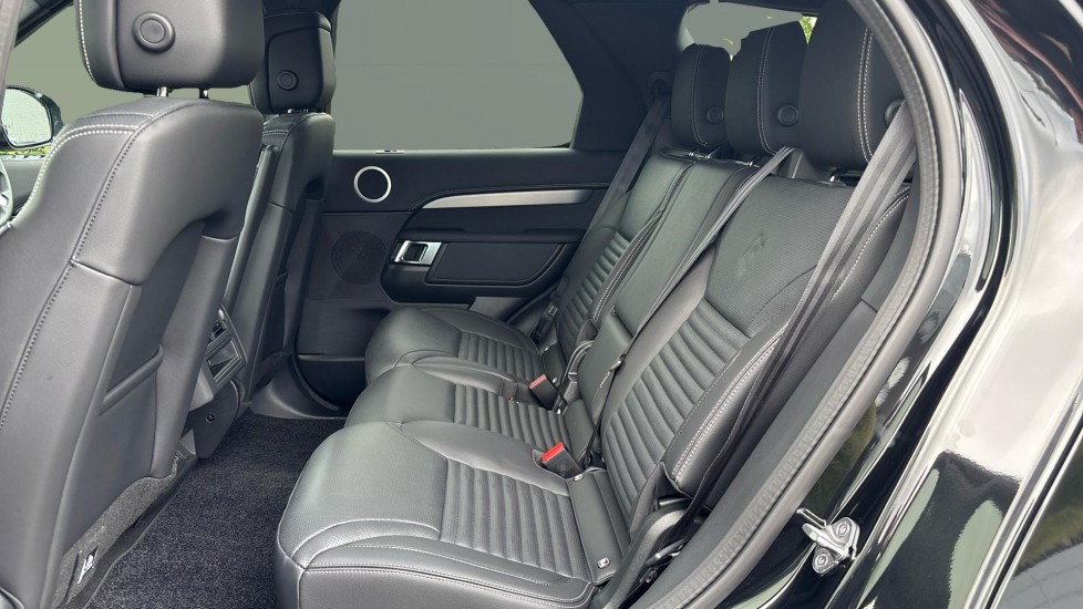 Land Rover Discovery 3.0 D350 Dynamic SE 5dr Auto Diesel Station Wagon - Image 4