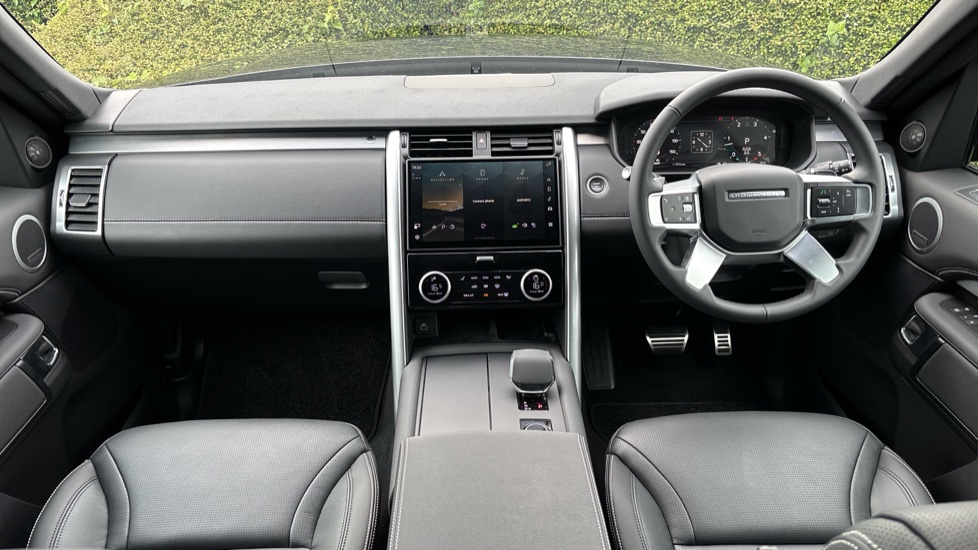 Land Rover Discovery 3.0 D350 Dynamic SE 5dr Auto Diesel Station Wagon - Image 9
