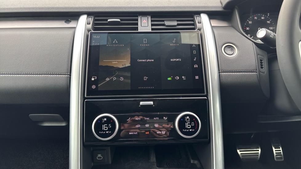 Land Rover Discovery 3.0 D350 Dynamic SE 5dr Auto Diesel Station Wagon - Image 14