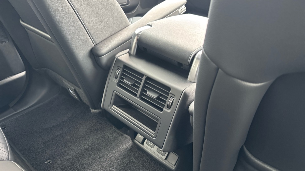 Land Rover Discovery 3.0 D350 Dynamic SE 5dr Auto Diesel Station Wagon - Image 18