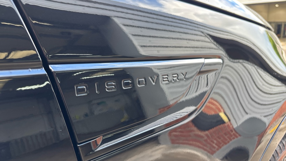 Land Rover Discovery 3.0 D350 Dynamic SE 5dr Auto Diesel Station Wagon - Image 21