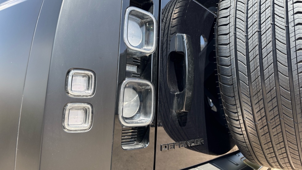 Land Rover Defender 4.4 P635 Octa 110 5dr Auto Petrol Estate - Image 19