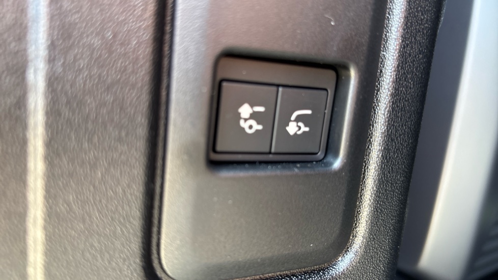 Land Rover Defender 4.4 P635 Octa 110 5dr Auto Petrol Estate - Image 25