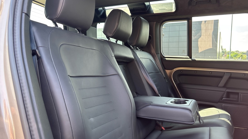 Land Rover Defender 4.4 P635 Octa 110 5dr Auto Petrol Estate - Image 32