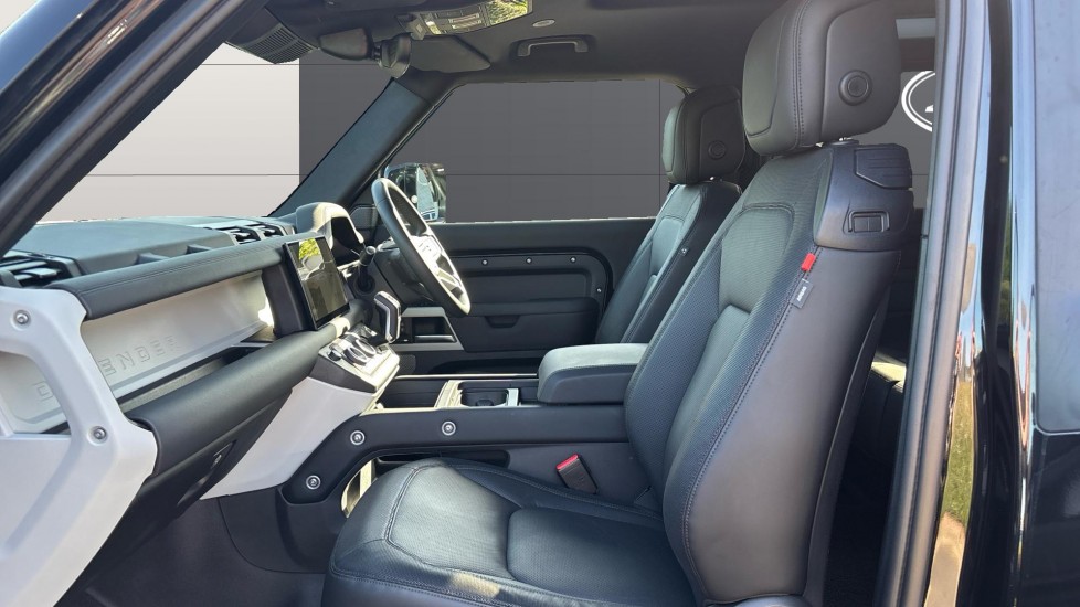 Land Rover Defender 3.0 D300 X-Dynamic HSE 90 3dr Auto Diesel Estate - Image 3