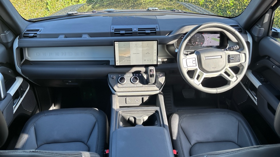 Land Rover Defender 3.0 D300 X-Dynamic HSE 90 3dr Auto Diesel Estate - Image 9