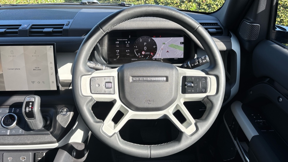 Land Rover Defender 3.0 D300 X-Dynamic HSE 90 3dr Auto Diesel Estate - Image 15