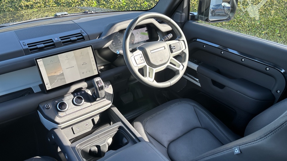 Land Rover Defender 3.0 D300 X-Dynamic HSE 90 3dr Auto Diesel Estate - Image 24