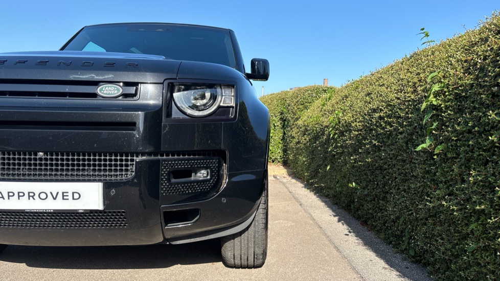 Land Rover Defender 3.0 D300 X-Dynamic HSE 90 3dr Auto Diesel Estate - Image 29