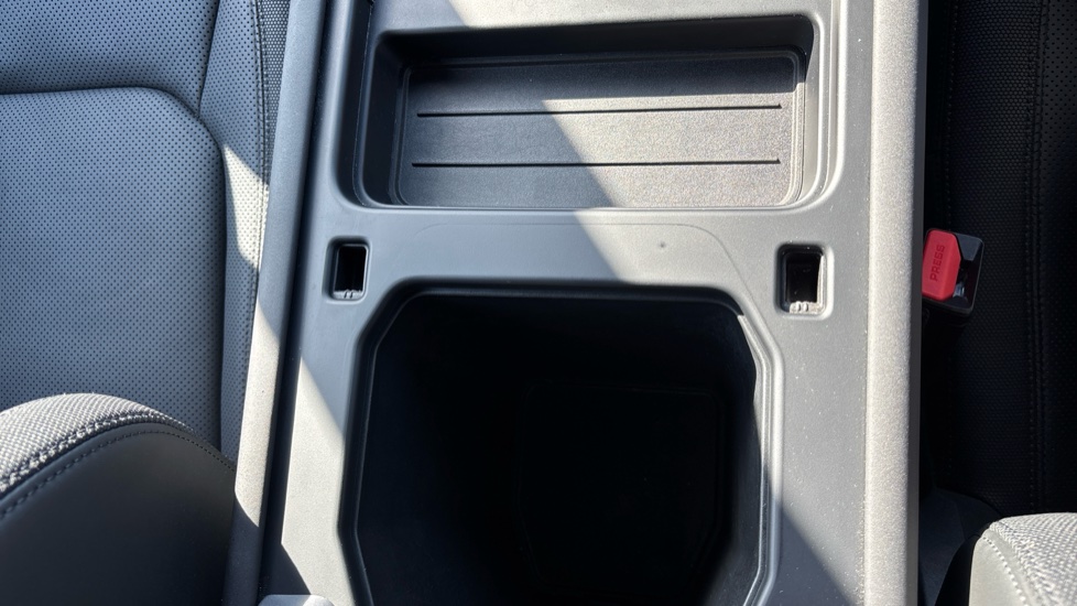 Land Rover Defender 3.0 D300 X-Dynamic HSE 90 3dr Auto Diesel Estate - Image 34
