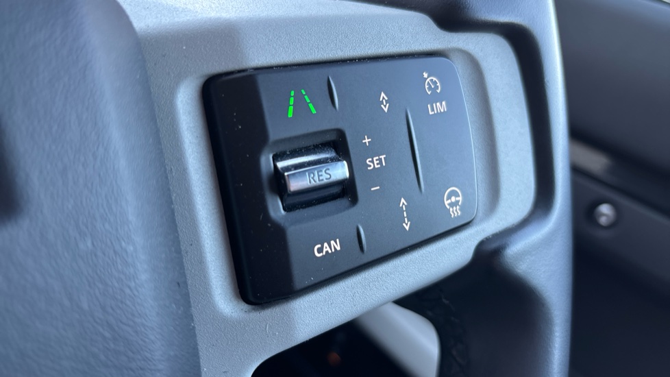 Land Rover Defender 3.0 D300 X-Dynamic HSE 90 3dr Auto Diesel Estate - Image 37