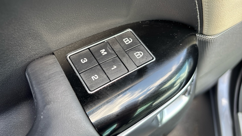 Land Rover Range Rover Sport 3.0 D300 HSE Silver 5dr Auto Diesel Estate - Image 34