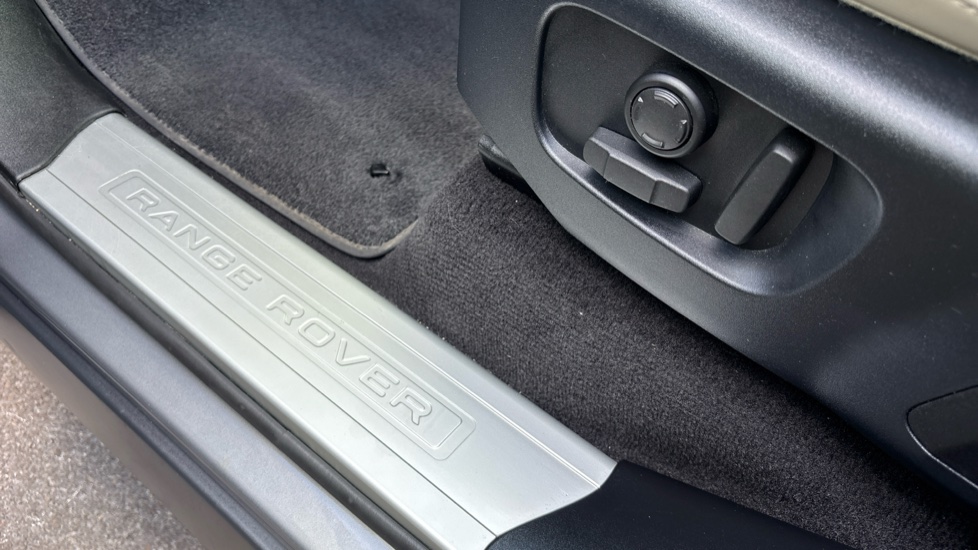 Land Rover Range Rover Sport 3.0 D300 HSE Silver 5dr Auto Diesel Estate - Image 36