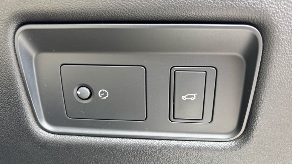 Land Rover Range Rover Sport 3.0 D300 HSE Silver 5dr Auto Diesel Estate - Image 37