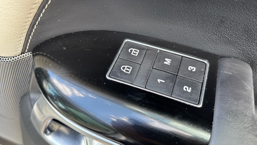 Land Rover Range Rover Sport 3.0 D300 HSE Silver 5dr Auto Diesel Estate - Image 38