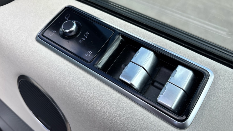 Land Rover Range Rover Sport 3.0 D300 HSE Silver 5dr Auto Diesel Estate - Image 39