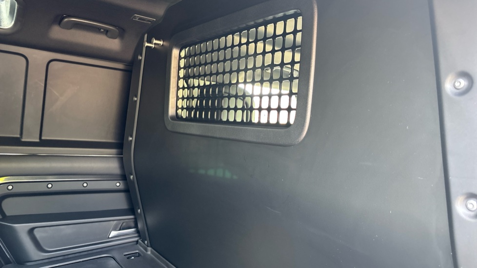 Land Rover Defender 110 Diesel 3.0 D300 Hard Top X-Dynamic HSE Auto [3 Seat] - Image 18
